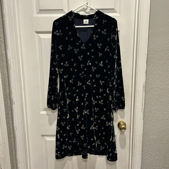 Cabi‎ Floral Velvet Long Sleeve V-Neck Dress in Navy Size Medium Holiday Party - Picture 1 of 8